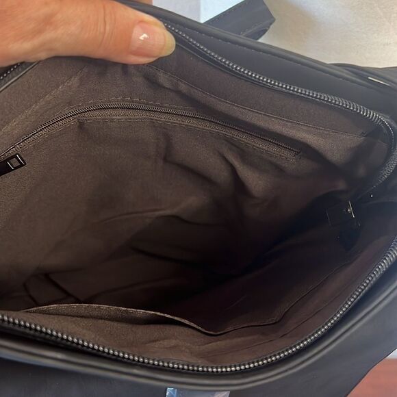 Celela Vegan Leather Cross Body Bag with Adjustable Strap ~ Classic Design - Picture 6 of 11